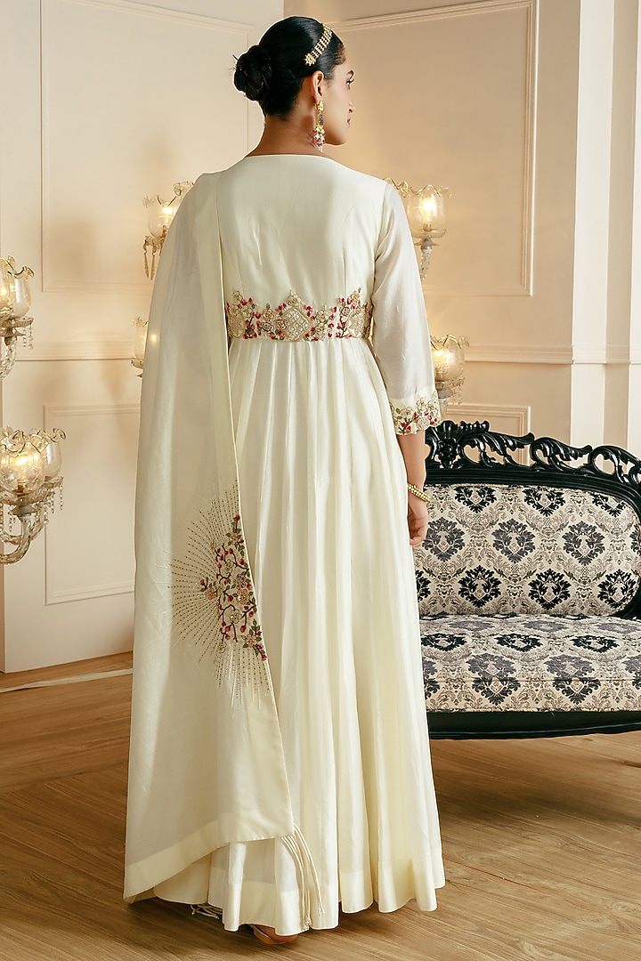 Off-White Chanderi Hand Embroidered Wedding Anarkali Set by Nehha Nhata at Pernia's Pop Up Shop