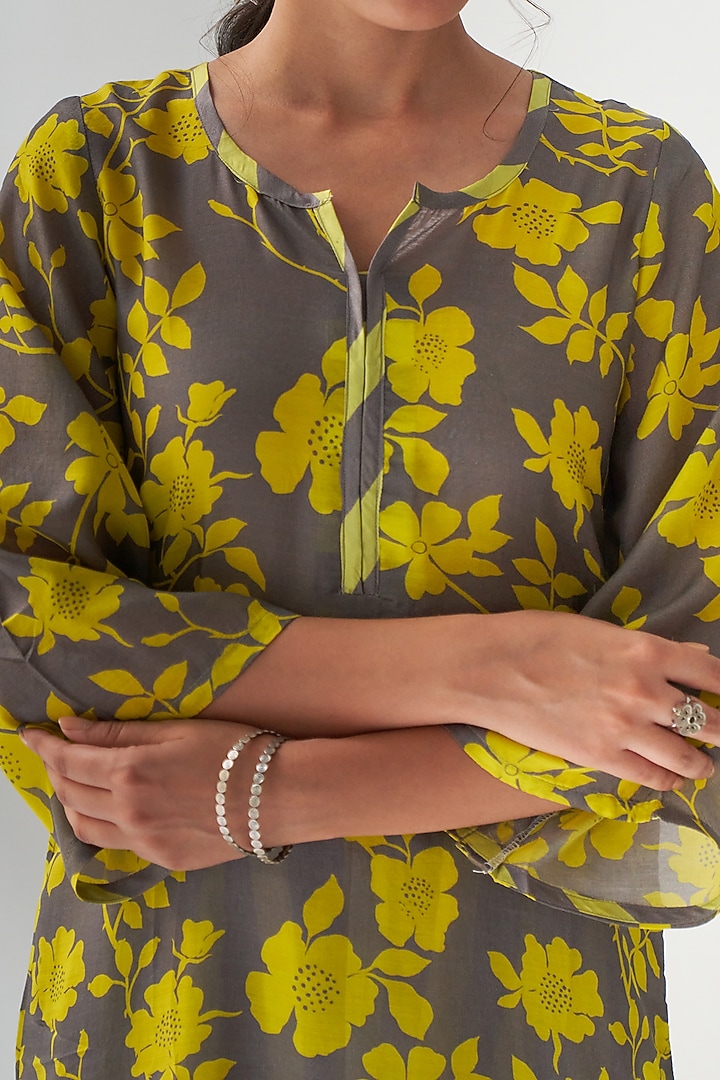 Grey Printed Kurta Set by Negra Elegante at Pernia's Pop Up Shop