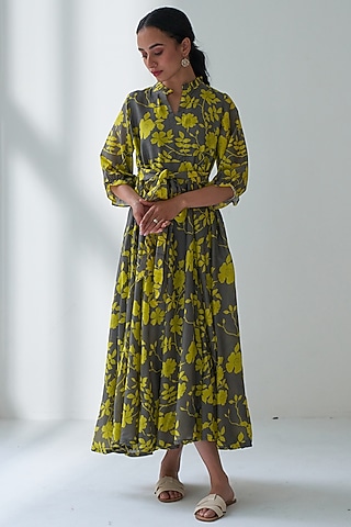 Grey Printed Flared Dress by Negra Elegante