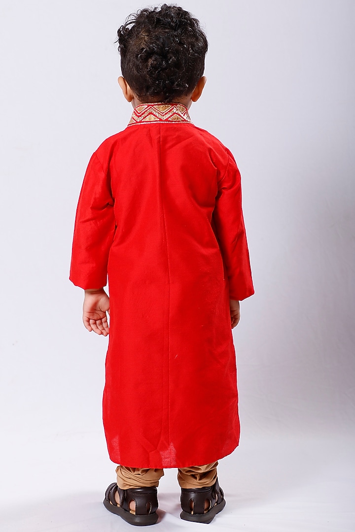 Red Embroidered Kurta Set For Boys by Neha Gursahani Kids at Pernia's Pop Up Shop