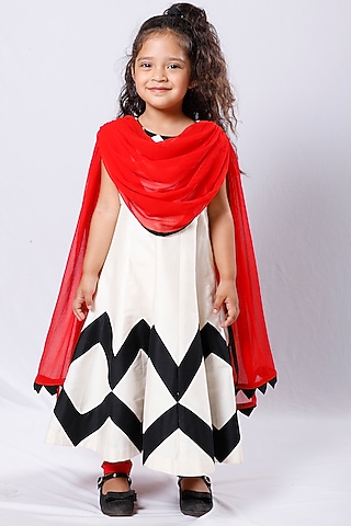 Ivory Cotton Silk Kurta Set With Patch Work For Girls by Neha Gursahani Kids