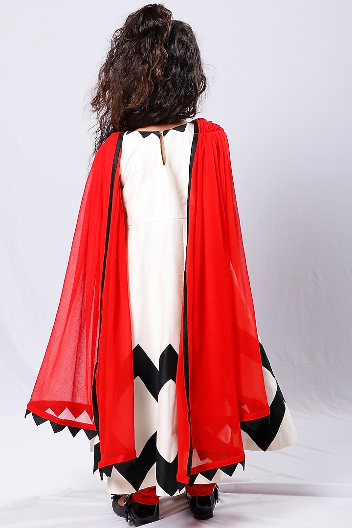 Ivory Cotton Silk Kurta Set With Patch Work For Girls by Neha Gursahani Kids at Pernia's Pop Up Shop
