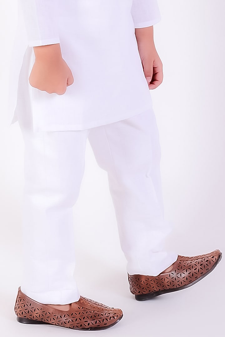 White Cotton Linen Thread Embroidered Kurta Set For Boys by Neha Gursahani Kids at Pernia's Pop Up Shop