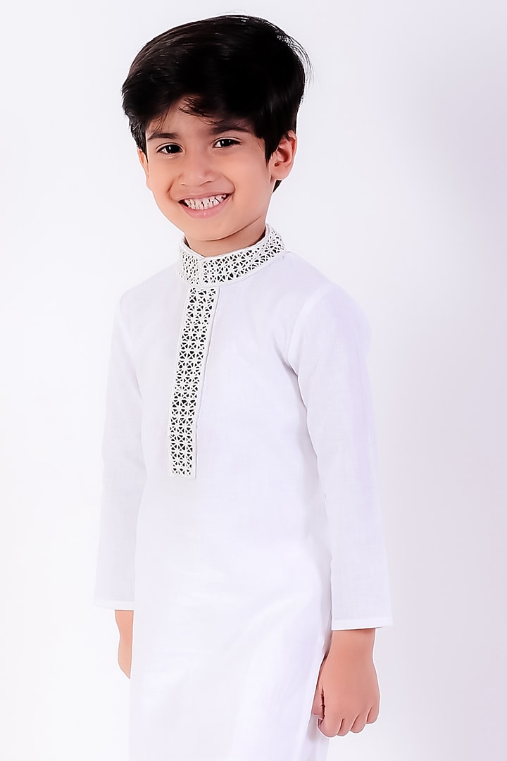 White Cotton Linen Thread Embroidered Kurta Set For Boys by Neha Gursahani Kids at Pernia's Pop Up Shop