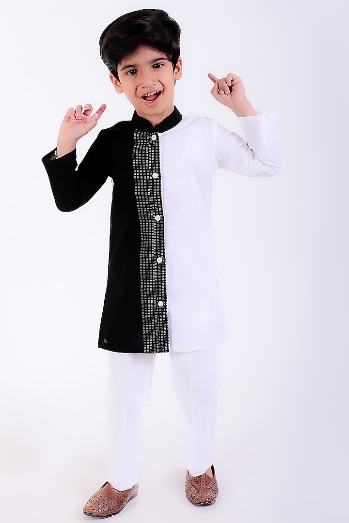 Black & White Cotton Linen Kurta Set For Boys by Neha Gursahani Kids at Pernia's Pop Up Shop