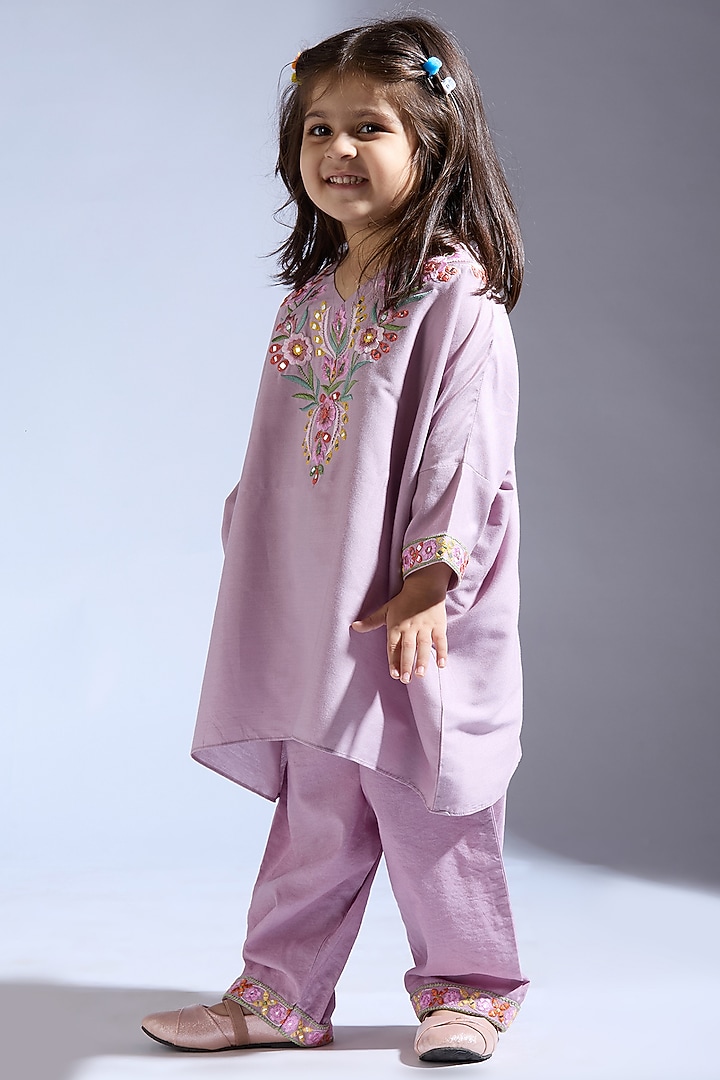 Light Purple Spun Silk Mirror & Thread Work Kurta Set For Girls by Neha Gursahani Kids at Pernia's Pop Up Shop