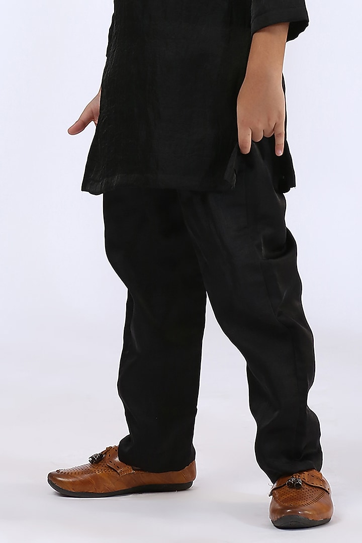 Black Embroidered Kurta Set For Boys by Neha Gursahani Kids at Pernia's Pop Up Shop