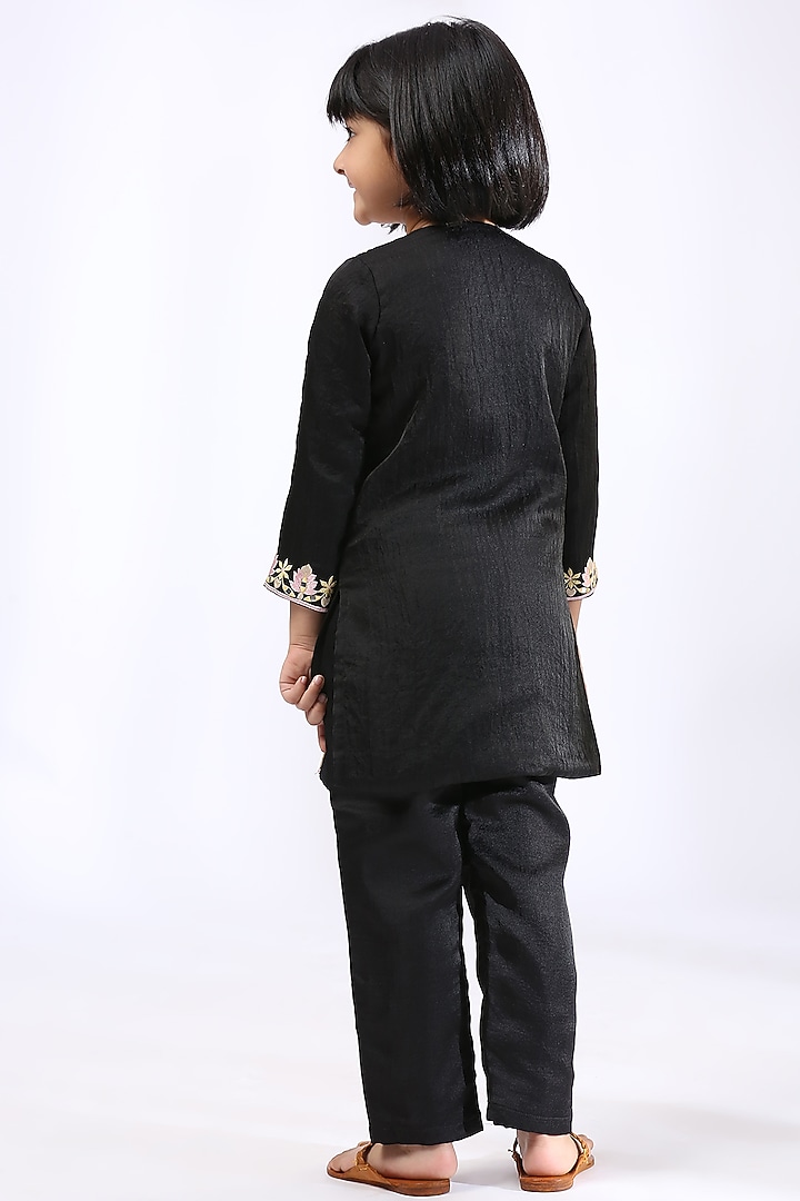 Black Satin Linen Kurta Set For Girls by Neha Gursahani Kids at Pernia's Pop Up Shop