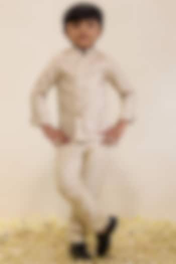 Ivory Shimmer Sherwani Set For Boys by Neha Gursahani Kids at Pernia's Pop Up Shop