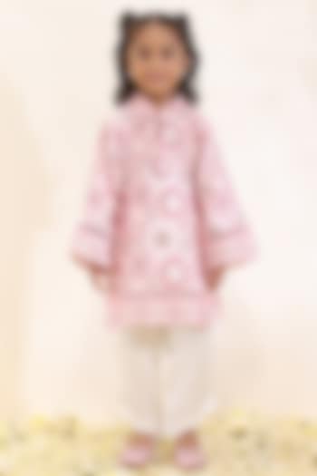 Pink Satin Linen Printed & Embroidered Kurta Set For Girls by Neha Gursahani Kids at Pernia's Pop Up Shop