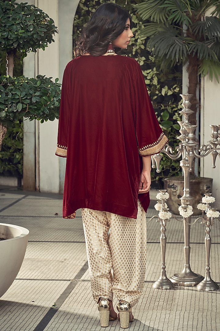 Maroon & Ivory Embroidered Kurta Set by Ranian at Pernia's Pop Up Shop