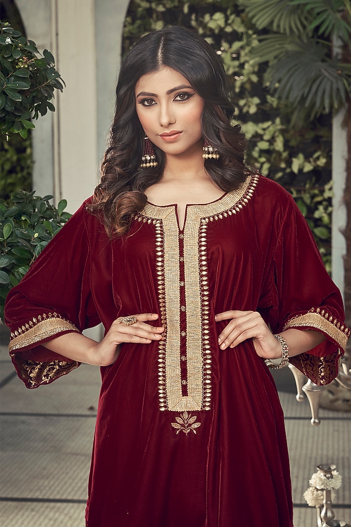 Maroon & Ivory Embroidered Kurta Set by Ranian at Pernia's Pop Up Shop