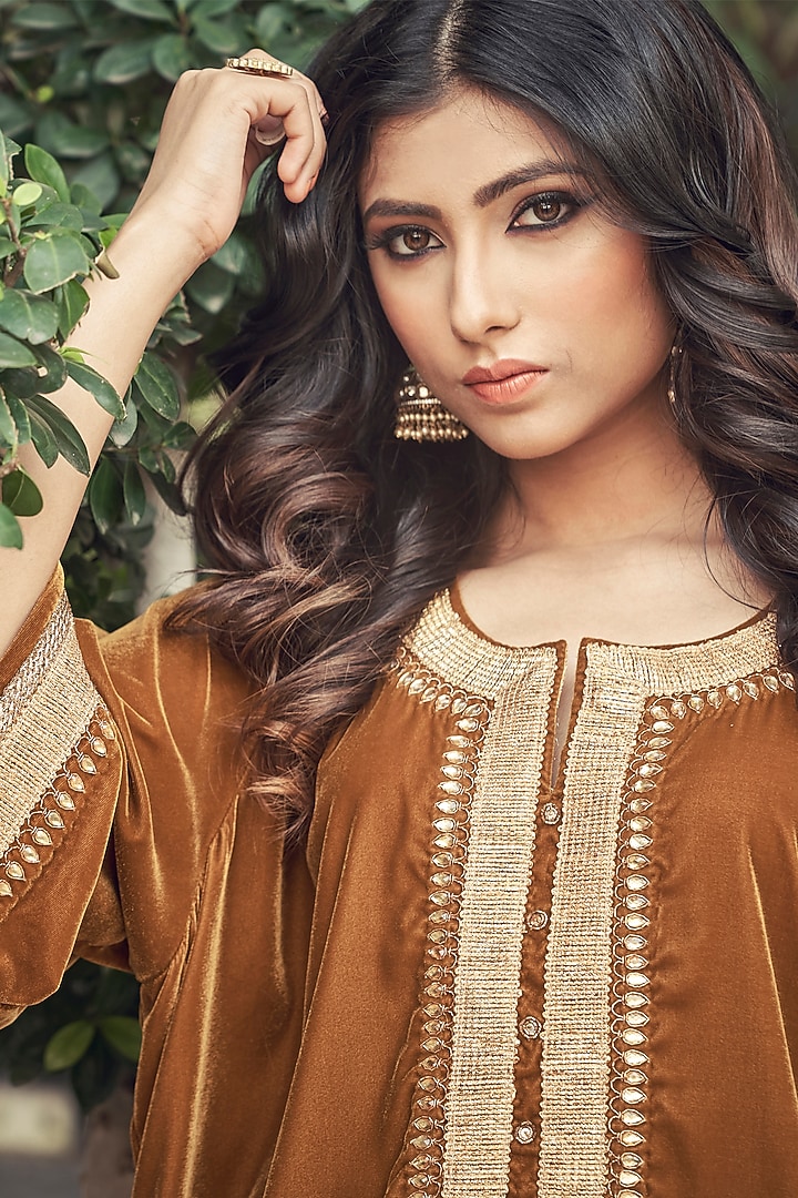 Copper & Ivory Embroidered Kurta Set by Ranian at Pernia's Pop Up Shop