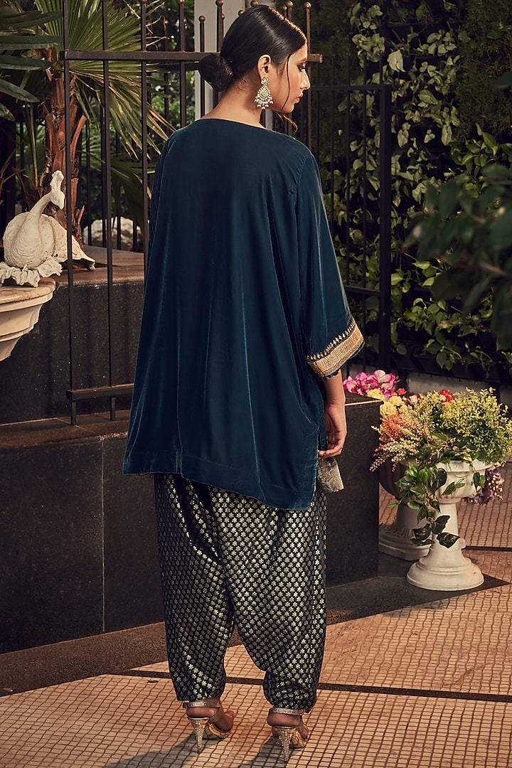 Prussian Blue Embroidered Kurta Set by Ranian at Pernia's Pop Up Shop