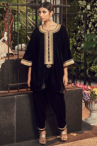 Black Embroidered Kurta Set by Ranian