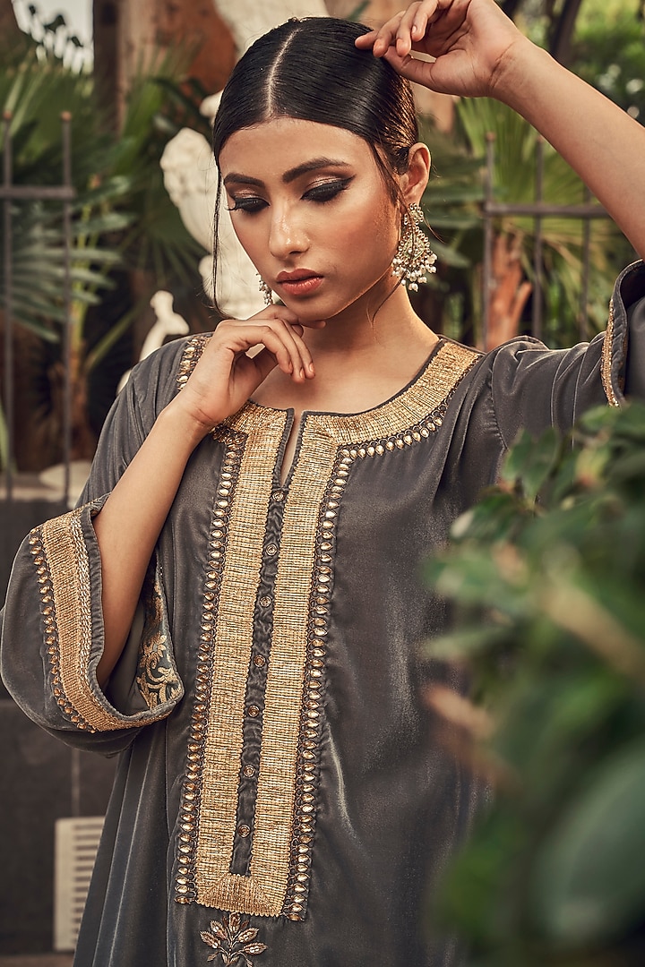 Grey Embroidered Kurta Set by Ranian at Pernia's Pop Up Shop
