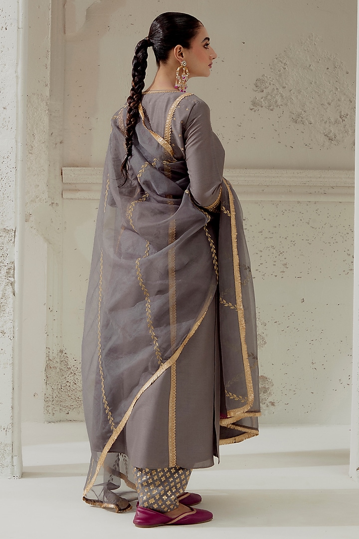 Grey Blended Silk Floral Hand Embroidered Kalidar Kurta Set by Ranian at Pernia's Pop Up Shop