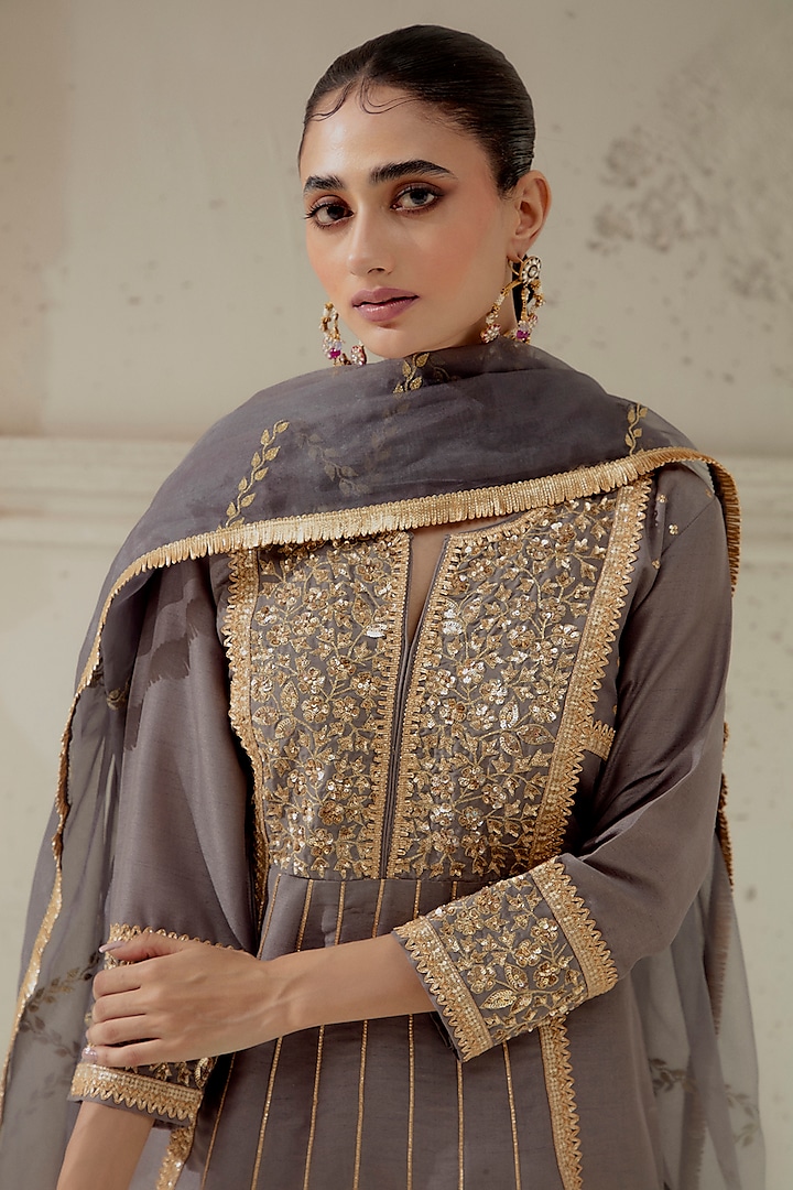 Grey Blended Silk Floral Hand Embroidered Kalidar Kurta Set by Ranian at Pernia's Pop Up Shop