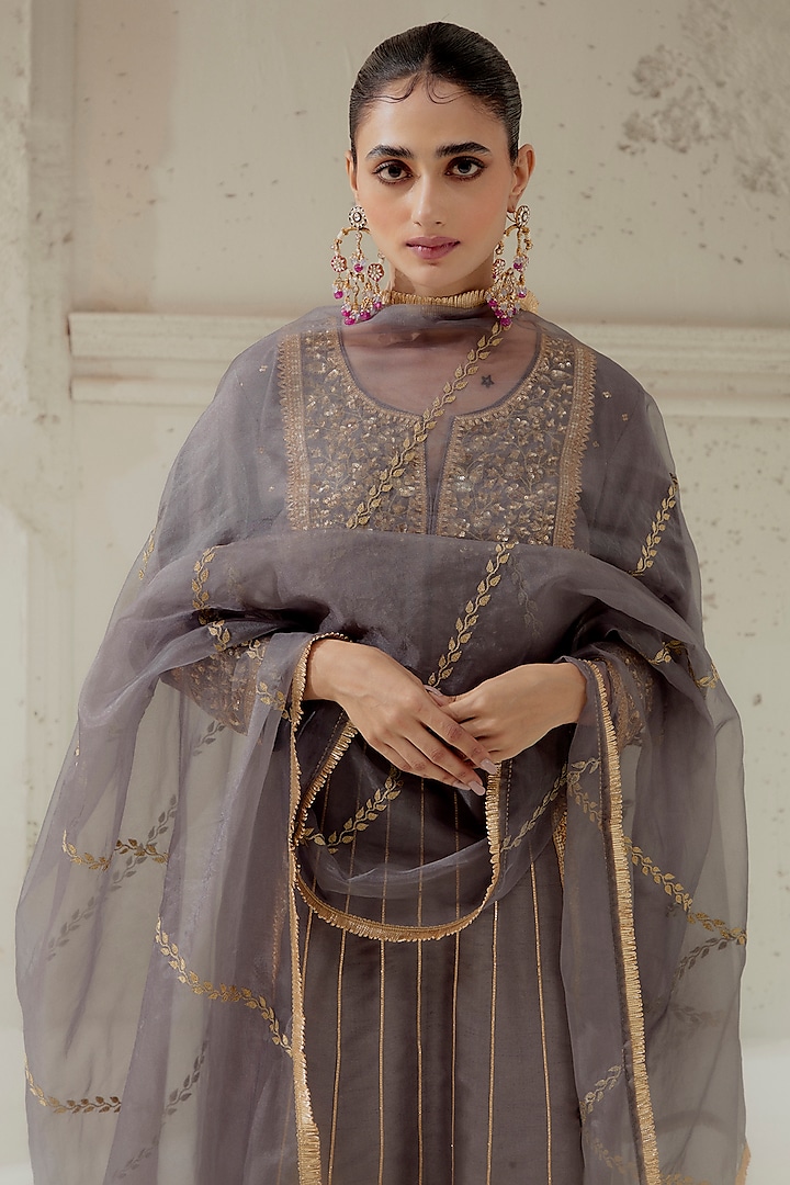 Grey Blended Silk Floral Hand Embroidered Kalidar Kurta Set by Ranian at Pernia's Pop Up Shop