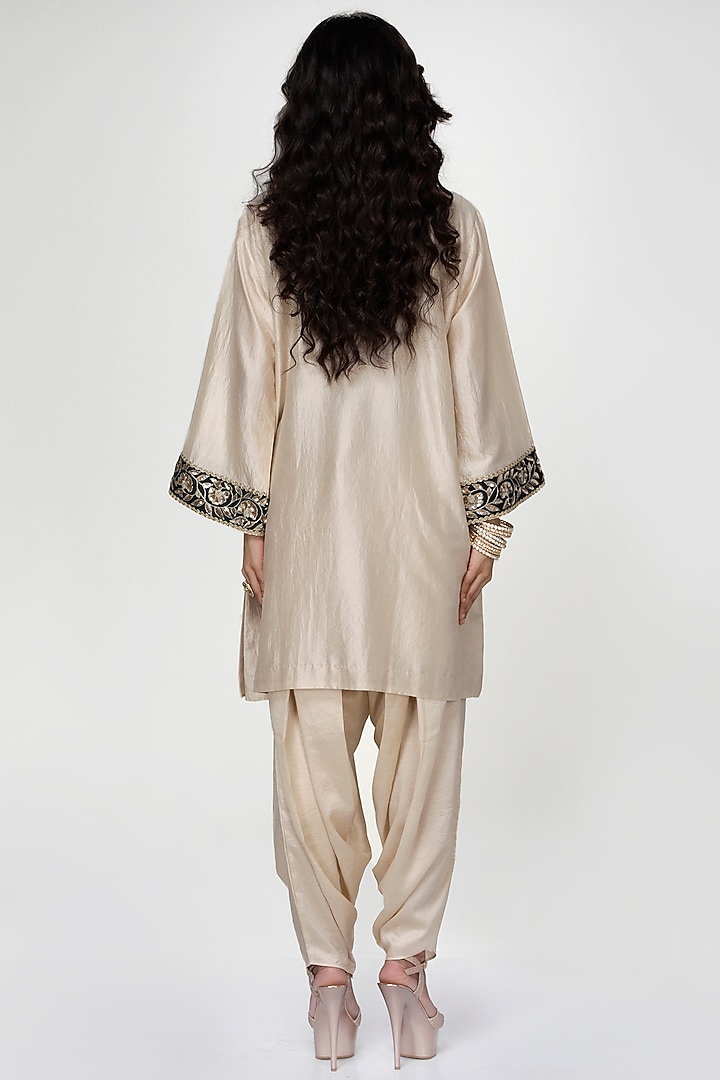 Almond Silk Wrinkled Texture Dogri Kurta Set by Ranian at Pernia's Pop Up Shop
