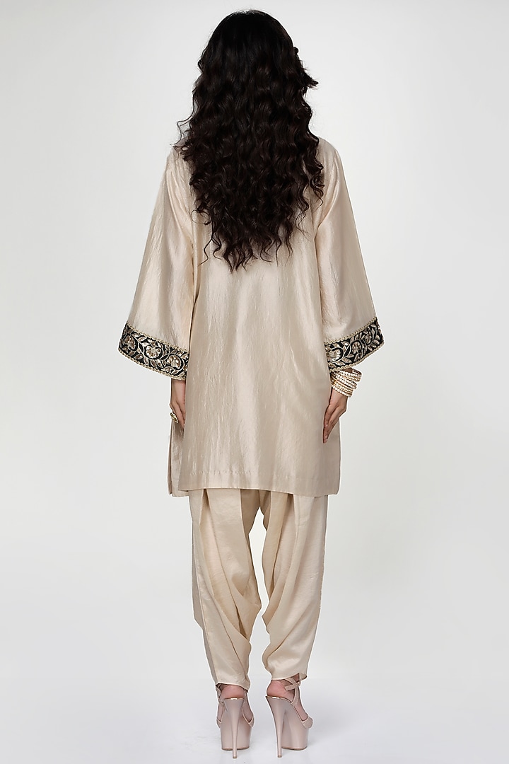 Almond Silk Wrinkled Texture Dogri Kurta Set by Ranian at Pernia's Pop Up Shop