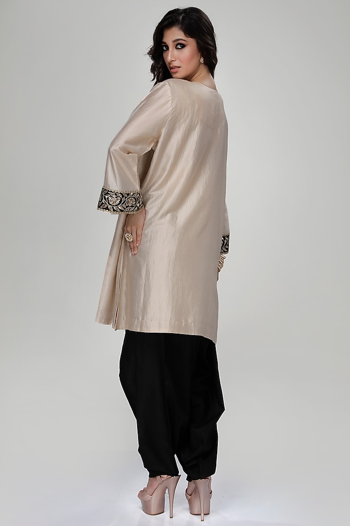 Almond Silk Wrinkled Texture Dogri Kurta Set by Ranian at Pernia's Pop Up Shop