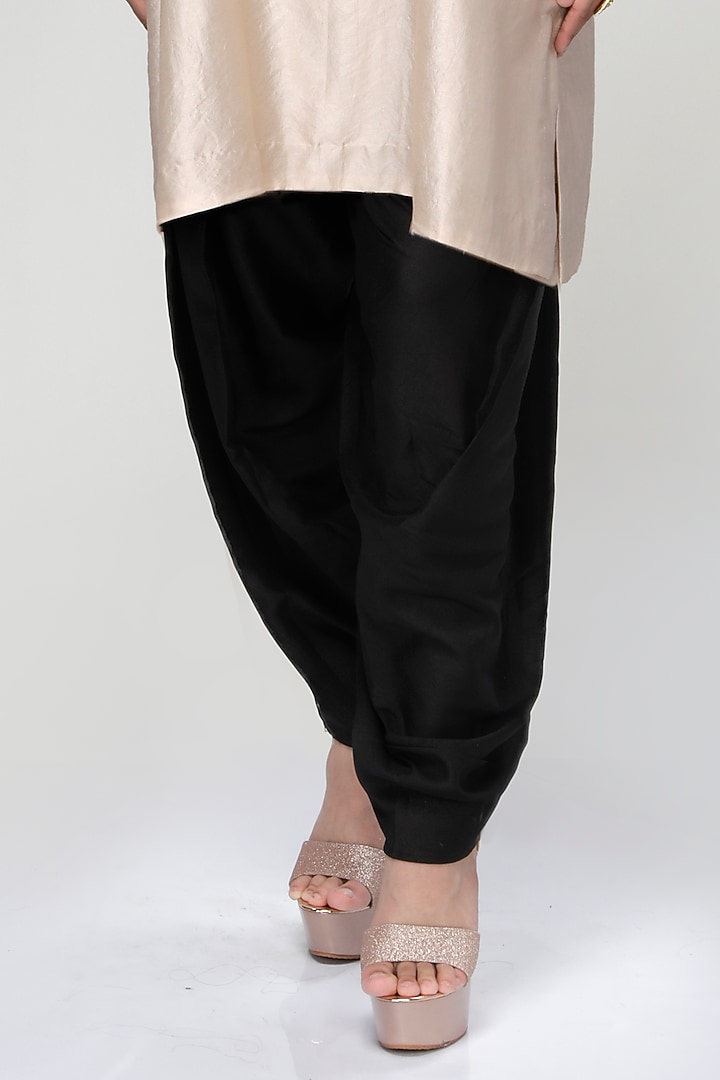 Almond Silk Wrinkled Texture Dogri Kurta Set by Ranian at Pernia's Pop Up Shop