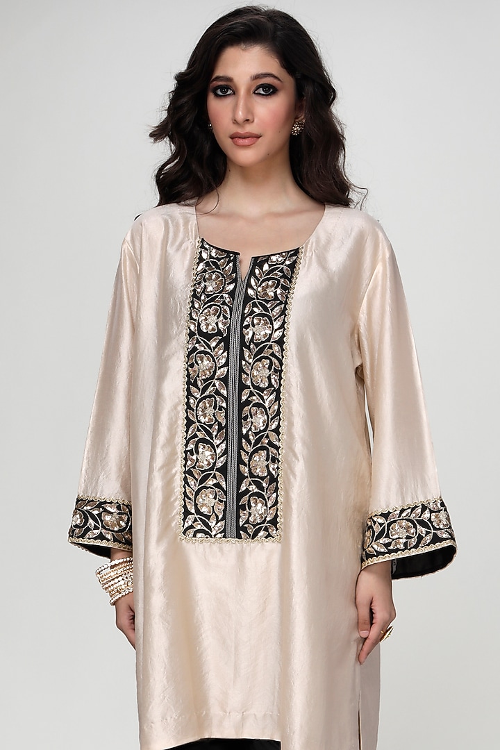 Almond Silk Wrinkled Texture Dogri Kurta Set by Ranian at Pernia's Pop Up Shop