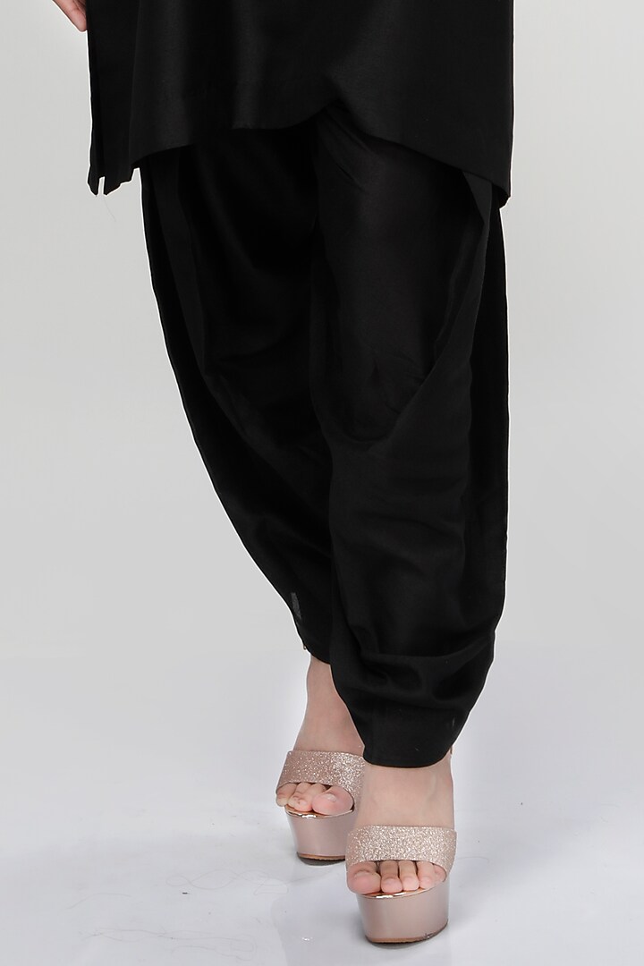 Black Blended Silk Dogri Kurta Set by Ranian at Pernia's Pop Up Shop