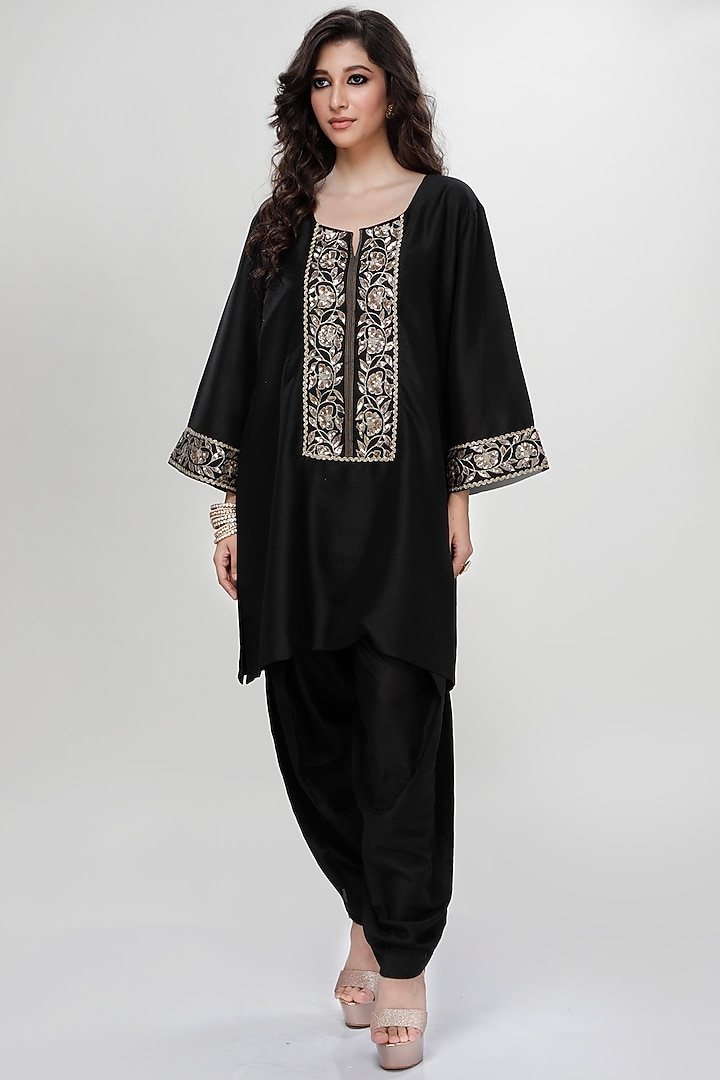 Black Blended Silk Dogri Kurta Set by Ranian at Pernia's Pop Up Shop