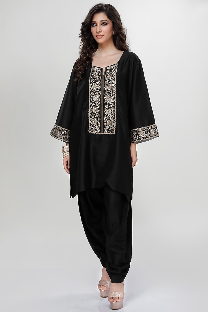 Black Blended Silk Dogri Kurta Set by Ranian at Pernia's Pop Up Shop