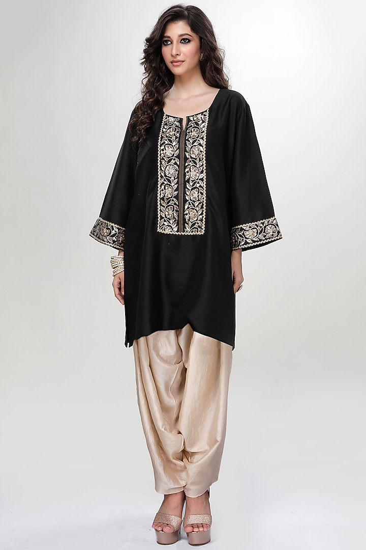 Black Blended Silk Dogri Kurta Set by Ranian at Pernia's Pop Up Shop