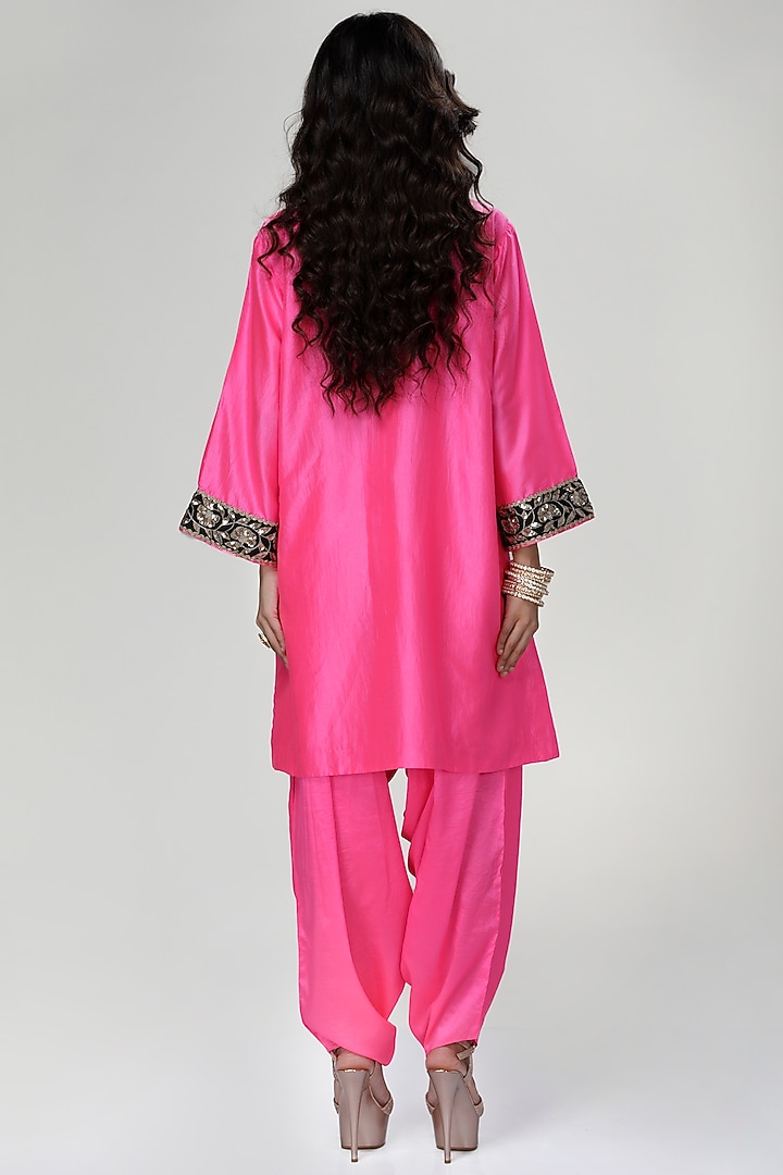 Fuchsia Silk Wrinkled Texture Dogri Kurta Set by Ranian at Pernia's Pop Up Shop