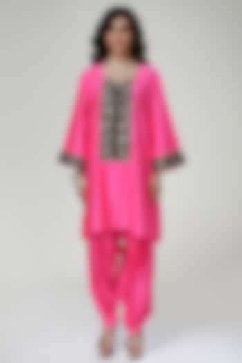 Fuchsia Silk Wrinkled Texture Dogri Kurta Set by Ranian at Pernia's Pop Up Shop