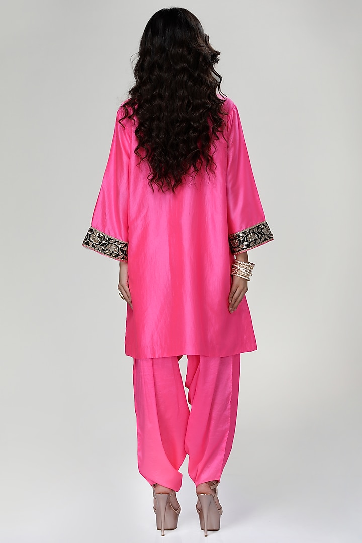 Fuchsia Silk Wrinkled Texture Dogri Kurta Set by Ranian at Pernia's Pop Up Shop