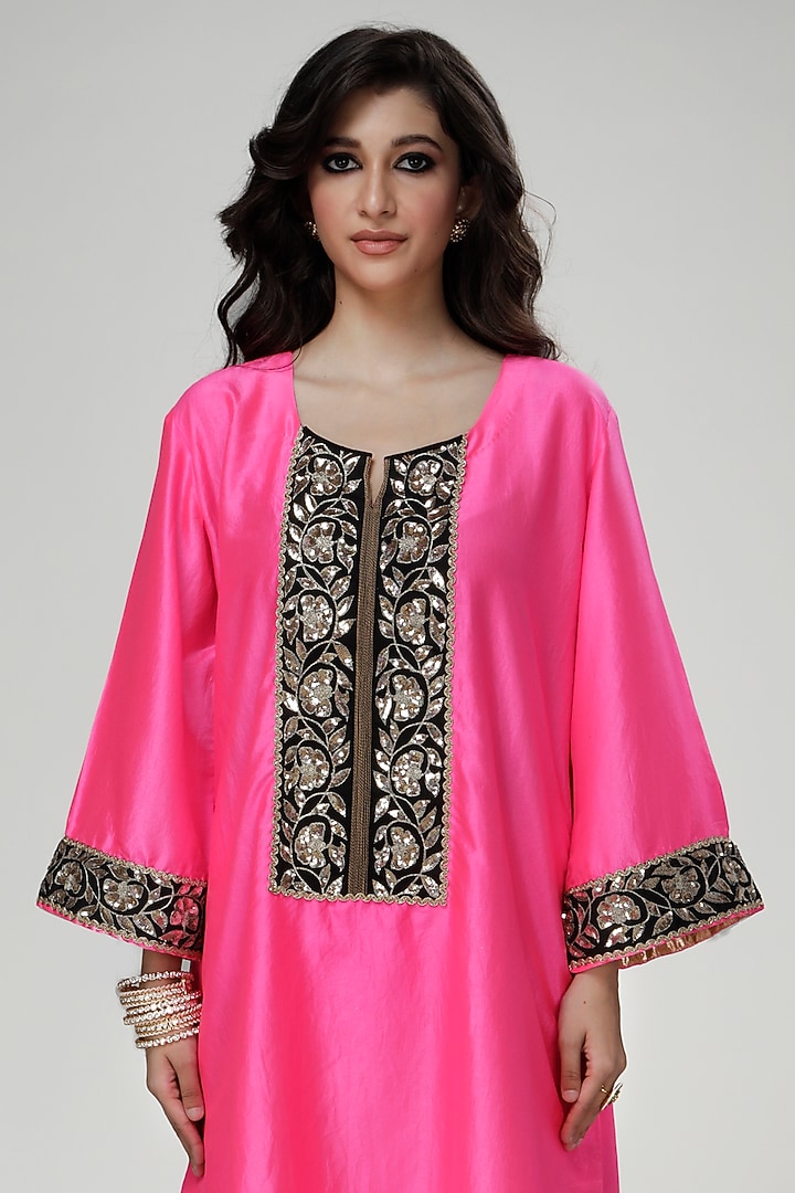 Fuchsia Silk Wrinkled Texture Dogri Kurta Set by Ranian at Pernia's Pop Up Shop