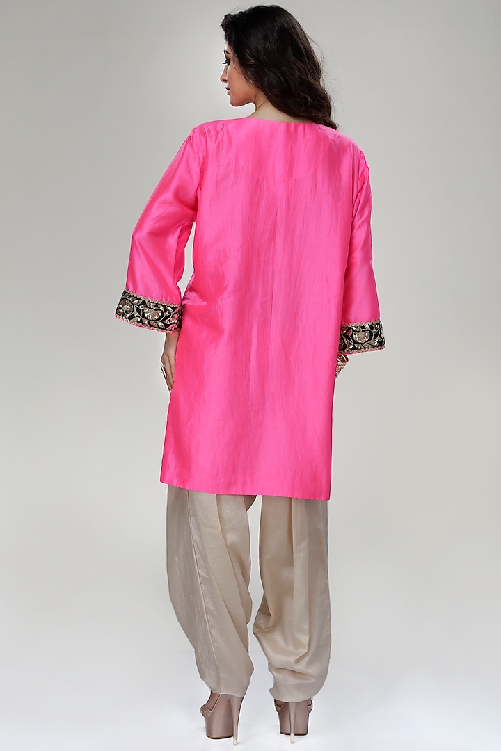 Fuchsia Silk Wrinkled Texture Dogri Kurta Set by Ranian at Pernia's Pop Up Shop