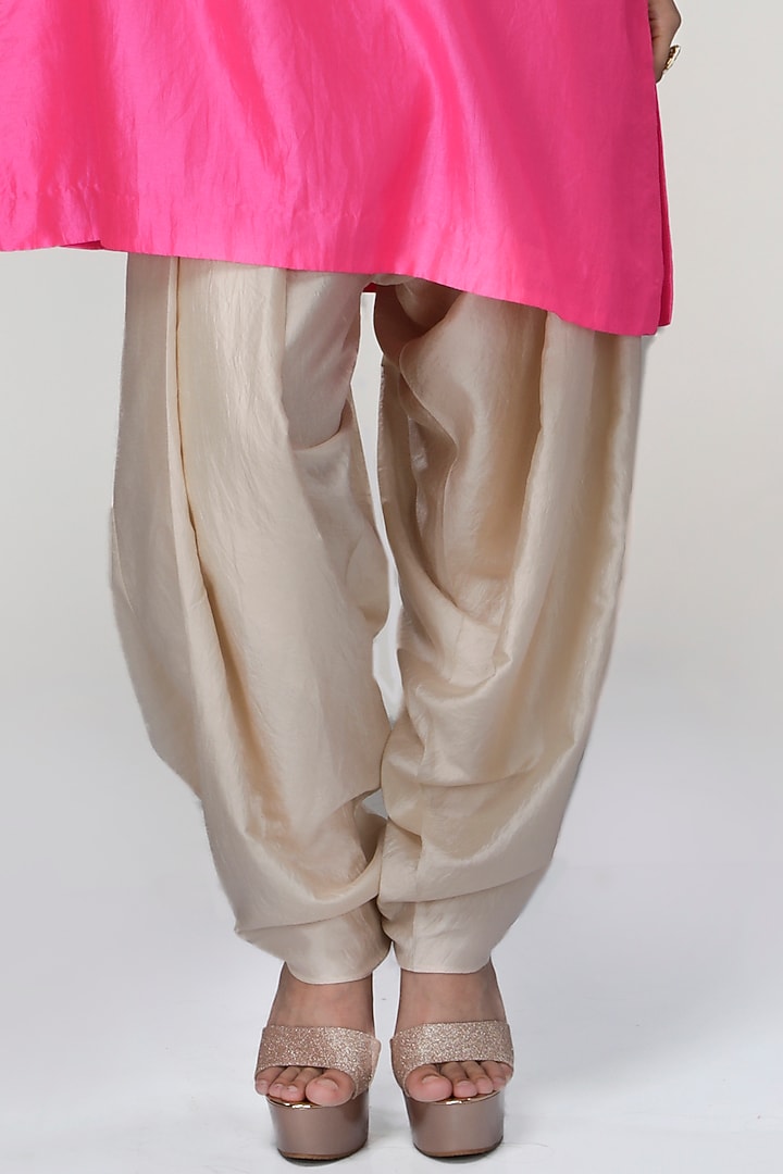 Fuchsia Silk Wrinkled Texture Dogri Kurta Set by Ranian at Pernia's Pop Up Shop