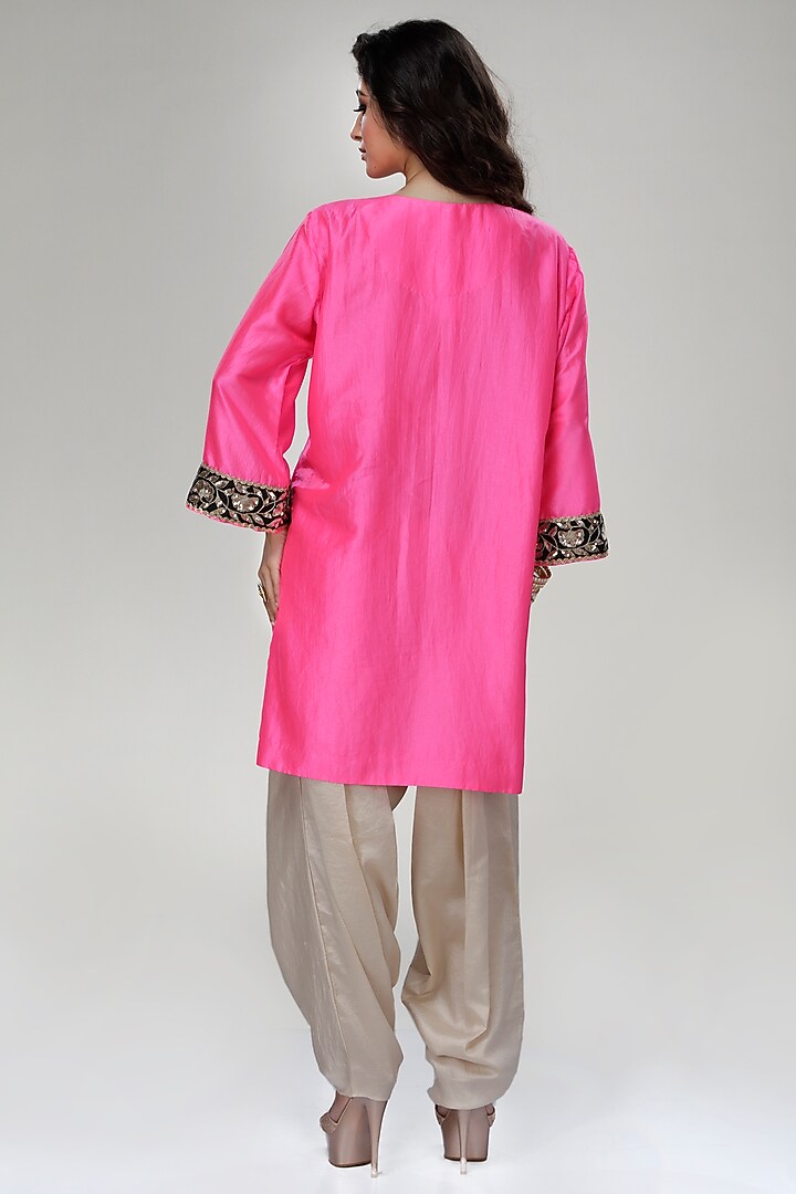 Fuchsia Silk Wrinkled Texture Dogri Kurta Set by Ranian at Pernia's Pop Up Shop