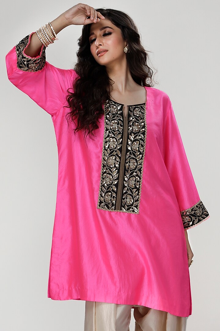 Fuchsia Silk Wrinkled Texture Dogri Kurta Set by Ranian at Pernia's Pop Up Shop