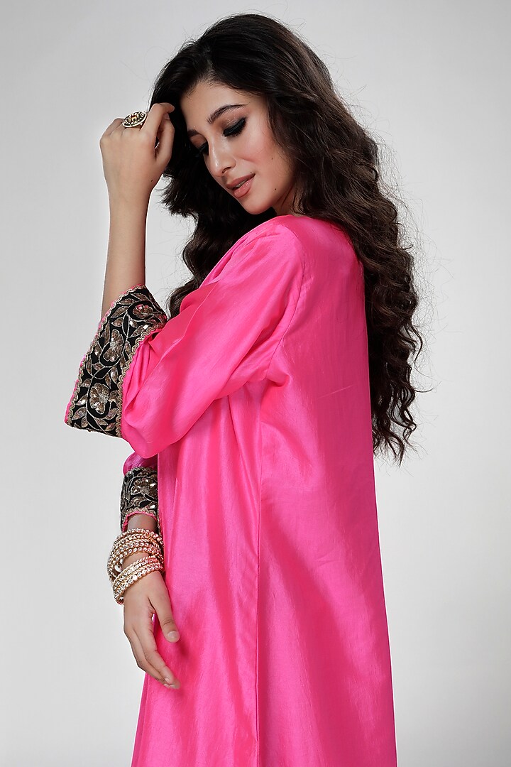 Fuchsia Silk Wrinkled Texture Dogri Kurta Set by Ranian at Pernia's Pop Up Shop