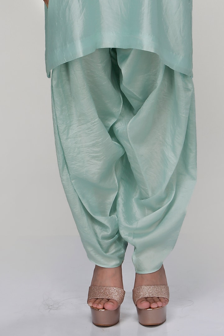 Powder Blue Silk Wrinkled Texture Dogri Kurta Set by Ranian at Pernia's Pop Up Shop