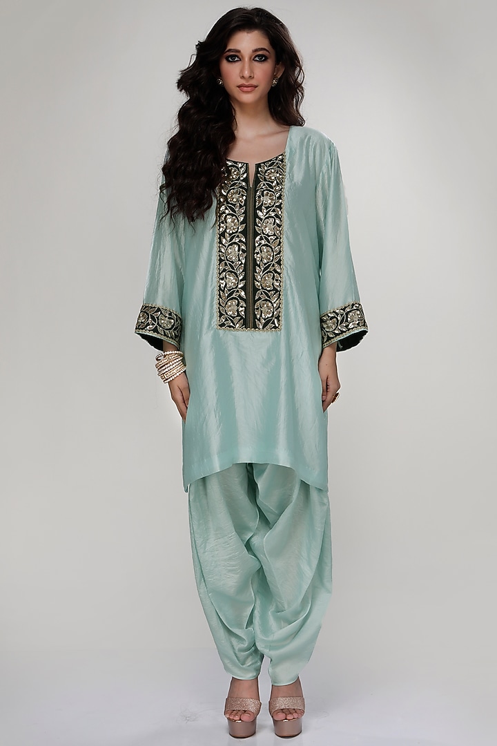 Powder Blue Silk Wrinkled Texture Dogri Kurta Set by Ranian at Pernia's Pop Up Shop