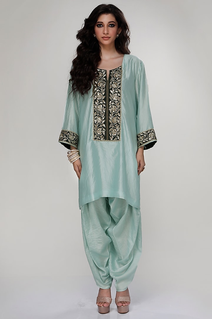 Powder Blue Silk Wrinkled Texture Dogri Kurta Set by Ranian at Pernia's Pop Up Shop