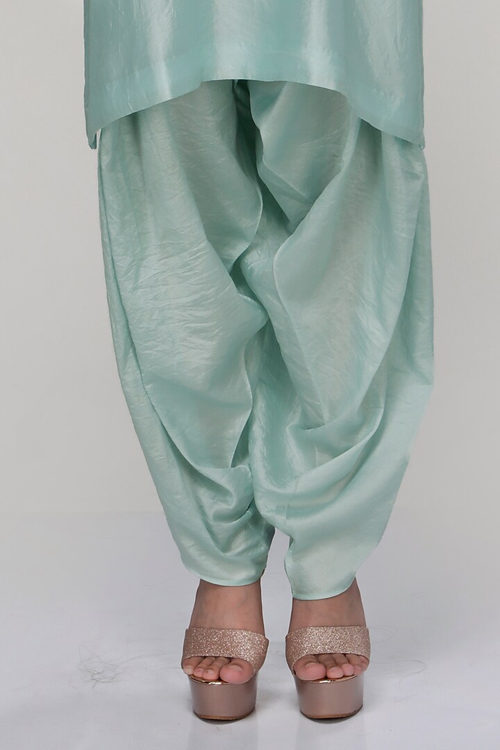 Powder Blue Silk Wrinkled Texture Dogri Kurta Set by Ranian at Pernia's Pop Up Shop