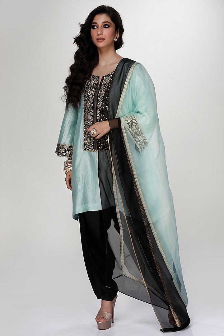 Powder Blue Silk Wrinkled Texture Dogri Kurta Set by Ranian at Pernia's Pop Up Shop