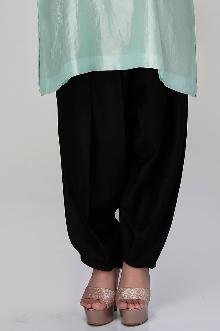 Powder Blue Silk Wrinkled Texture Dogri Kurta Set by Ranian at Pernia's Pop Up Shop