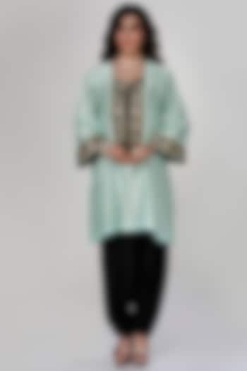 Powder Blue Silk Wrinkled Texture Dogri Kurta Set by Ranian at Pernia's Pop Up Shop