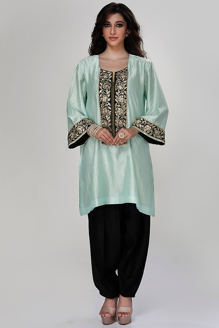 Powder Blue Silk Wrinkled Texture Dogri Kurta Set by Ranian at Pernia's Pop Up Shop