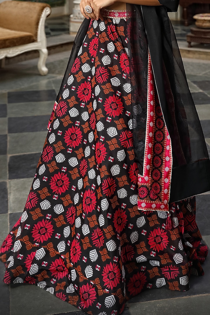 Black Printed Wedding Lehenga Set by Neha Khullar at Pernia's Pop Up Shop